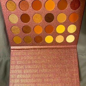 Blushing nudes palette